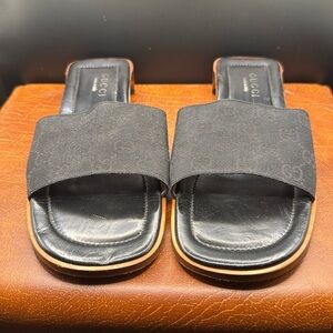 Gucci Monogram Slide • 8.5 • Wooden Heel